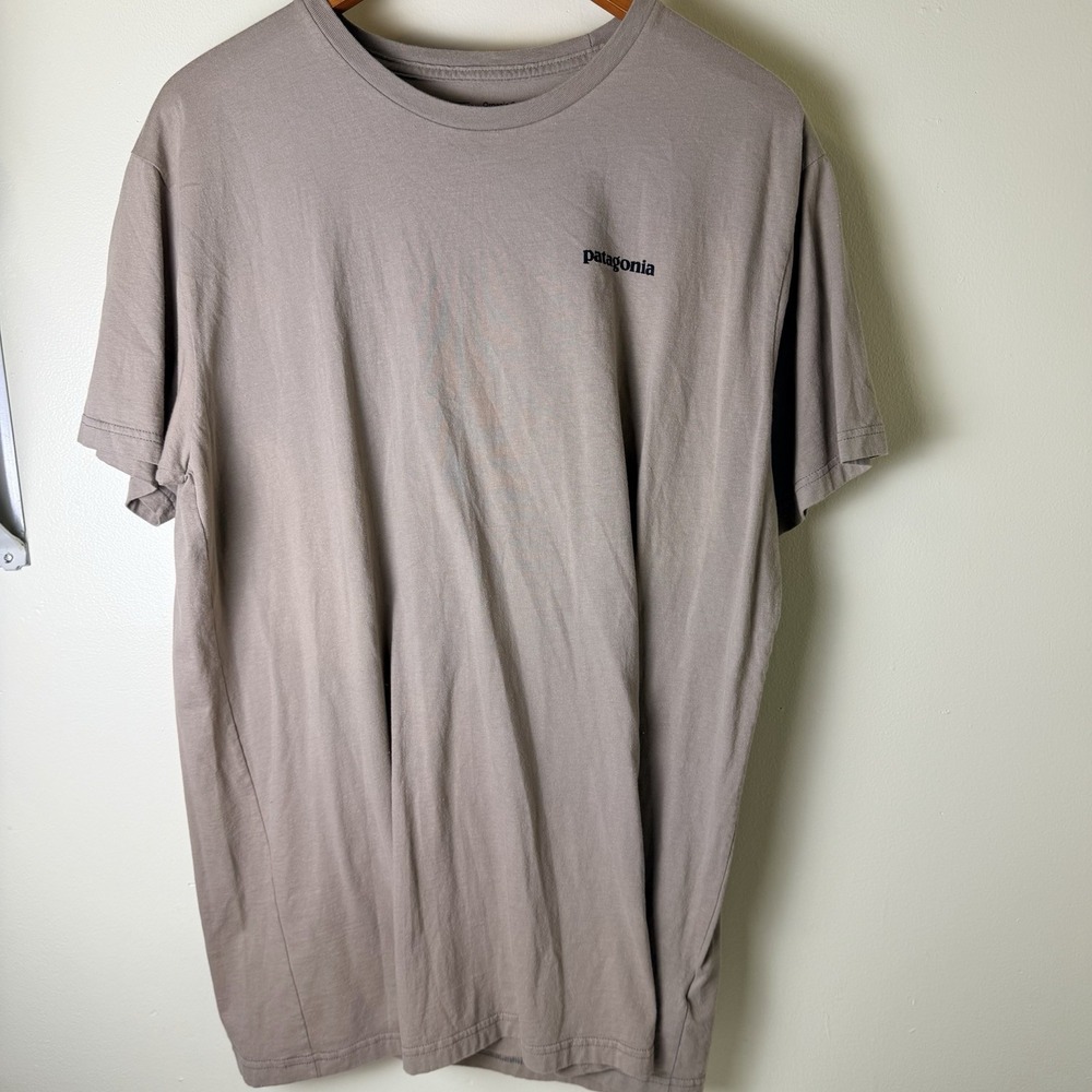 Patagonia Mens Slim Fit Logo Graphic T-Shirt Grey Organic Cotton Blend XLarge